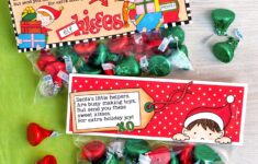 Cute Elf Kisses Treat Bag Topper Printable