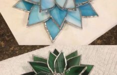 Pin By Claudia Macedo Gomes On Arte Em Vidro Stained Glass Flowers Stained Glass Diy Stained Glass Crafts